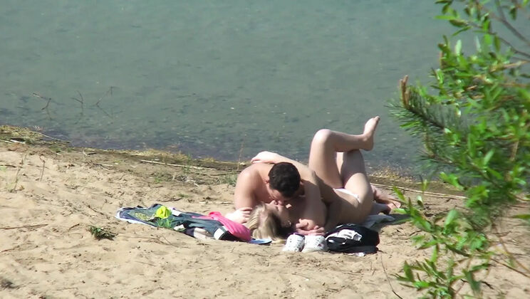 Amateur Couple Public Beach Sex - George Lee Homemade Blowjob Outdoor