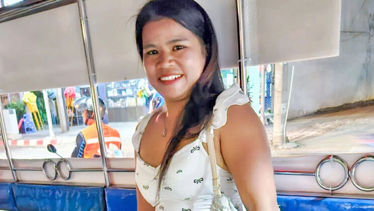 Plump Asian Teen Gives Foreigner Big Cock Blowjob POV