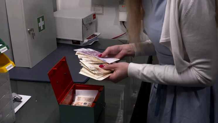 Boss Catches Teen Employee - Punishes Her With Hard Blowjob & Fucking