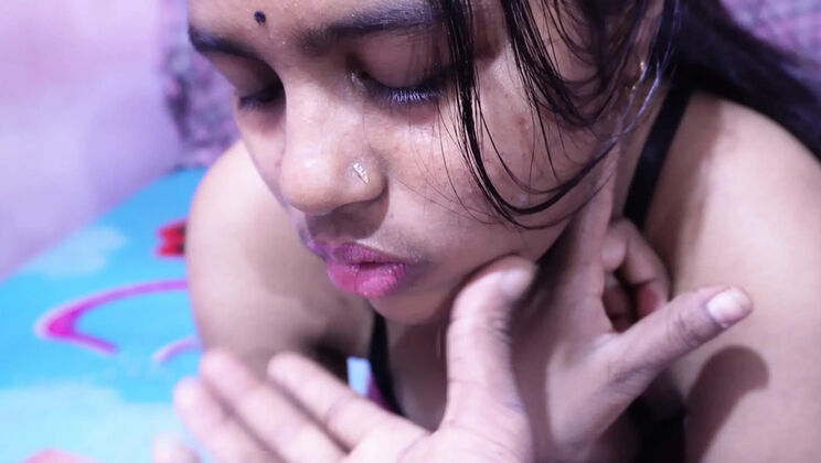 Indian 19 Year Old Girl Blowjob and Fucking with Big Clit Action - Robilier HD