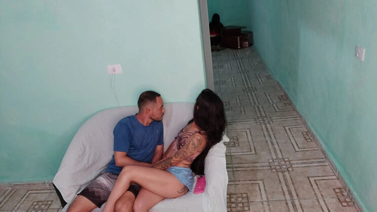 Amateur Brazilian Threesome: Wife Betrays Husband With Best Friend