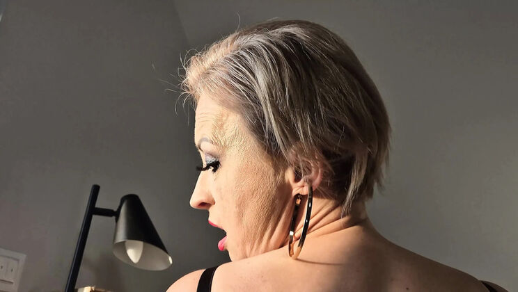 Wanilianna Anal MILF Solo with Mechanical Dildo - Crazy Ride in Stockings & High Heels