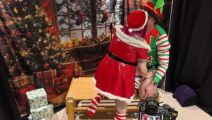 Santa Punishes Naughty BBW Elf With Hard Blowjob At Home - Amateur British Couple Kinky Xmas Role Play
