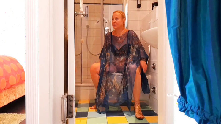 Selena701 Gold Rain Pissing Fetish & Sex in Heels - German MILF Big Tits Blowjob Cumshot