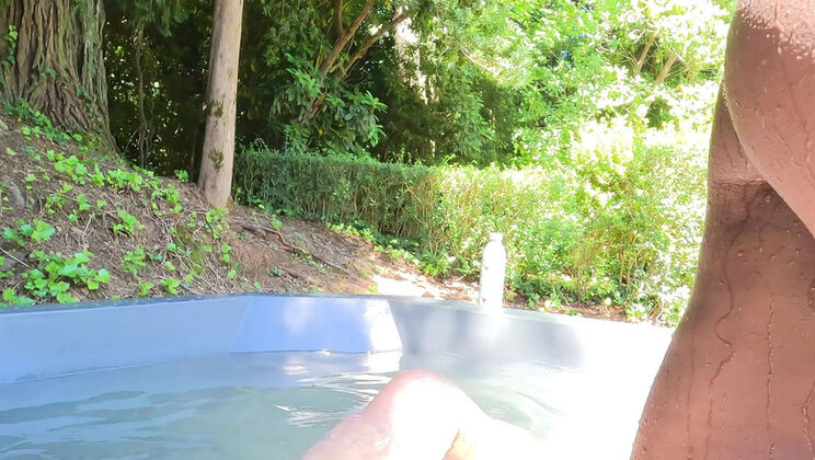 BlackSwanXXX Mountain Outdoor Sex - MILF Has Intense Multiple Orgasms in Cold Water Tub