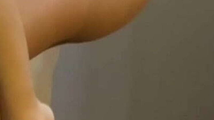 Lesbian Girlfriends Strap-On Sex - Marcella & Isa Elasemacao Amateur Homemade