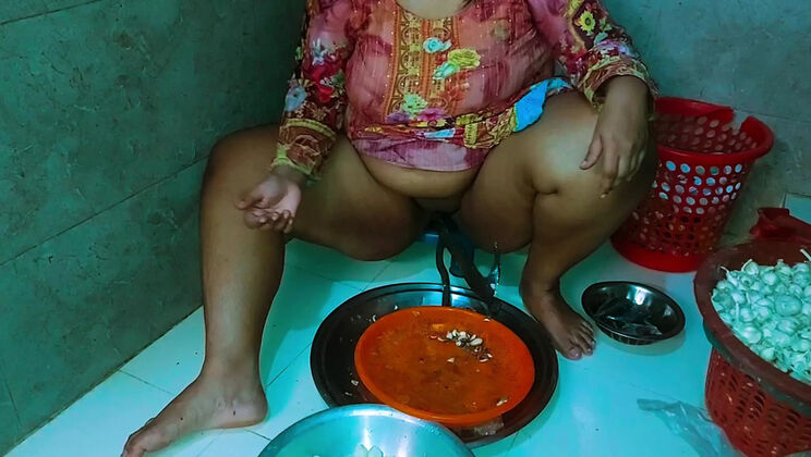 Desi Bhabhi Fucked Hard in Kitchen While Cooking - Huge Anal & Big Ass Doggy Style