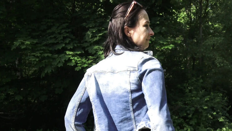 Wanilianna Outdoor Golden Shower & Squirting in Nylon Stockings Garter Belt - Saturday Morning Pissing