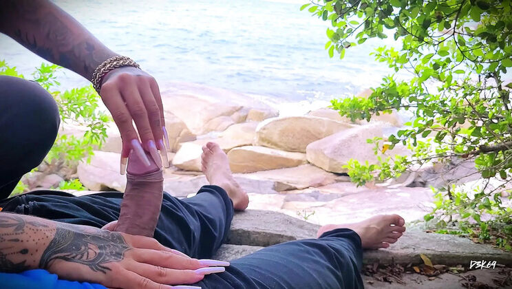 Beach Handjob Surprise Cumshot - Amateur Couple Outdoor Sex