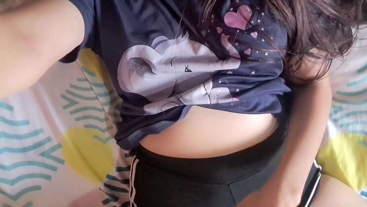 Colombian amateur Yuliethgomez1 solo play with big natural tits and huge ass in homemade bed video