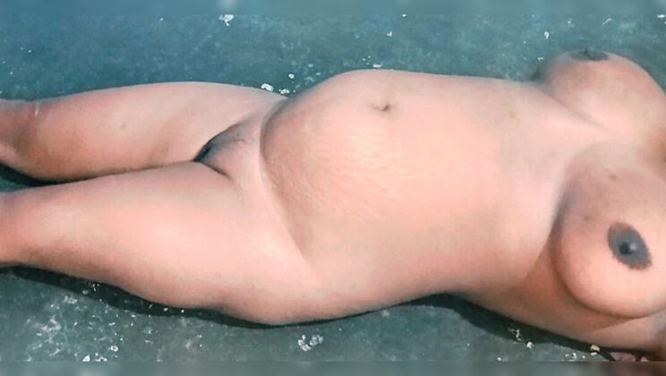 Desi Bhabhi Urmila Gets Sensual Full Body Massage at Indian Parlour - Aunty Pussy & Happy Ending