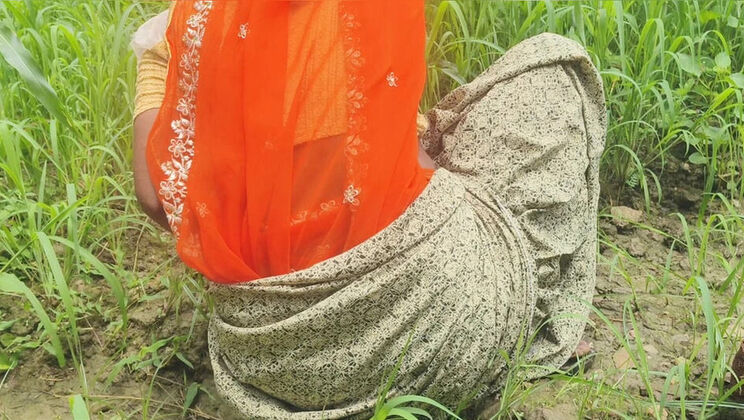 Desi Bhabhi Fingered and Squirting in Jungle Sex with Devar on Farm