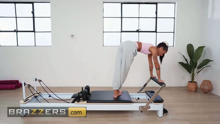 Ryan Reid gets her tight shaved pussy stretched by Victor Ray in a hardcore fitness session