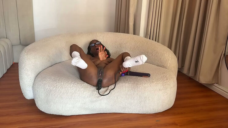 Spicyperry shows off her anal prolapse