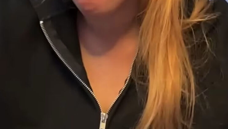 Horny Jucielussie Squirts While Cumming