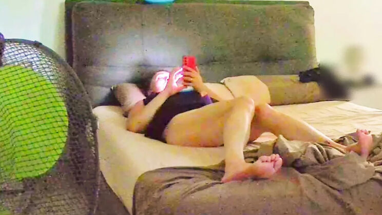 Chubby Italian wife gets caught masturbating on phone - homemade cuckold action