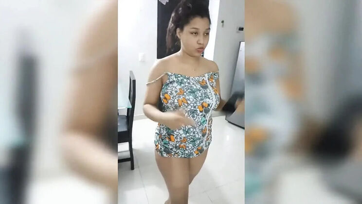 Paying My Stepsister With a Blowjob After I Do Her Nails