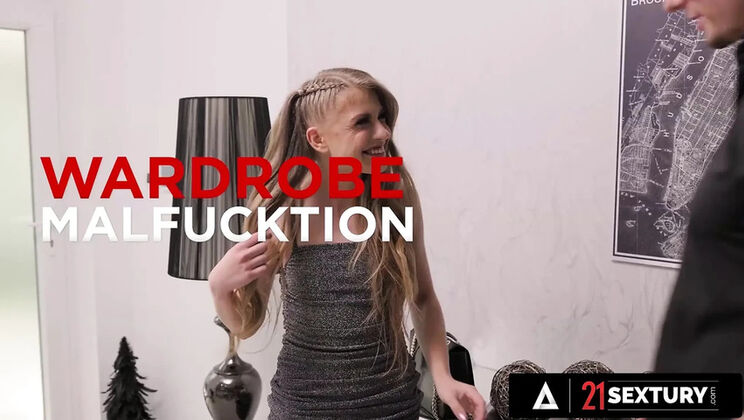 Bonnie Dolce's Wardrobe Malfunction Turns Into Wild Anal Fuck