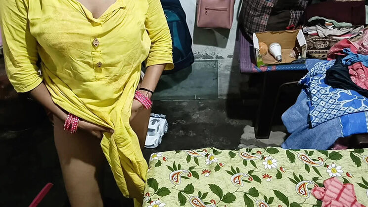 Pyari Bhabhi Gets Rough Anal in Doggy Style – Hindi Audio, Big Ass and Cumshot