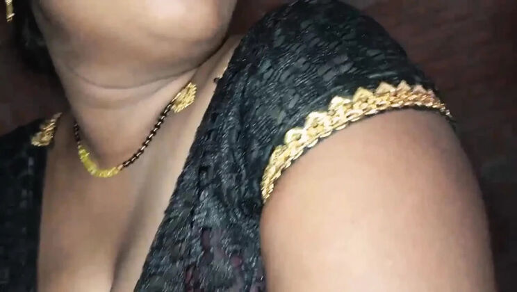 Aunty pussy lovers watch this hot video
