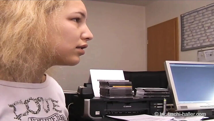 Teen Nathalie Shaves in Bath Before Gangbang Party Backstage