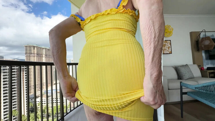 Amateur Couple Does Yoga on Hotel Balcony and Gets Naughty