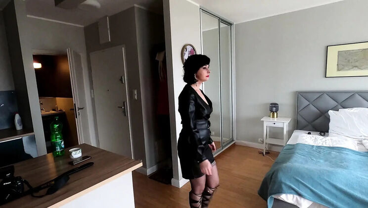 Wanilianna Big Vulva Pump Orgasm with Toy Machine