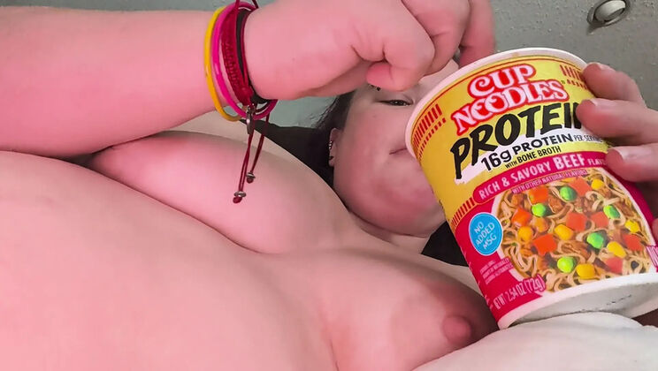 BBW MILF TheKinkyPwrLftr Eats Lunch and Shows Her Big Tits Solo