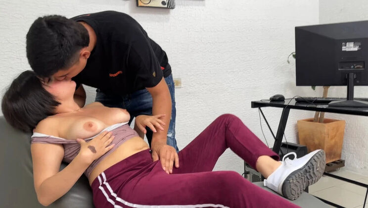 Young stranger pretends to be a psychologist to fuck me hard and fill my tight pussy with his milk