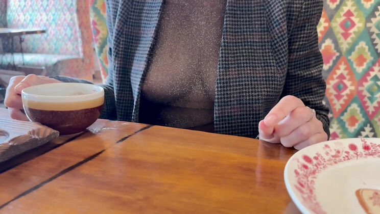 Sonya Pretty Naked in Cafe – Solo Amateur HD Video
